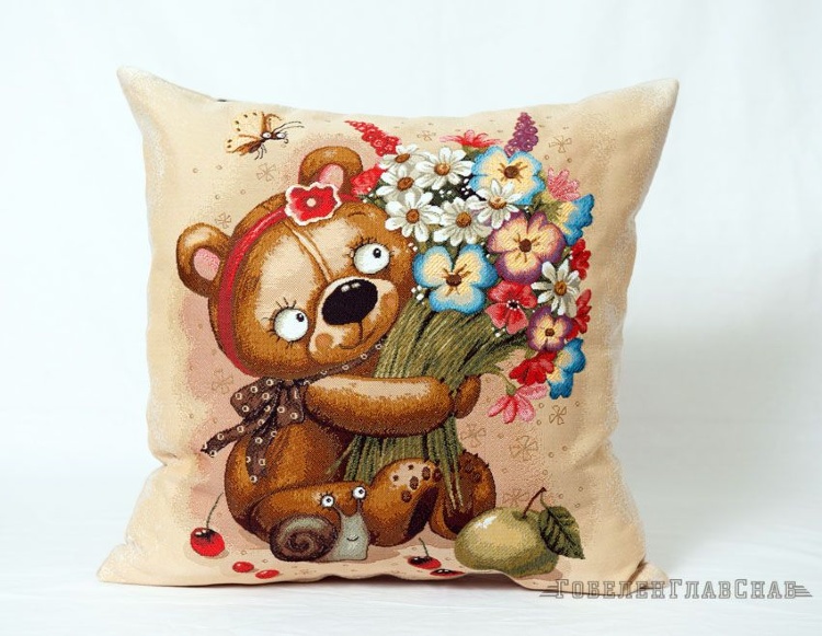 Баловни: медвежонок с цветами - гобеленовая наволочка